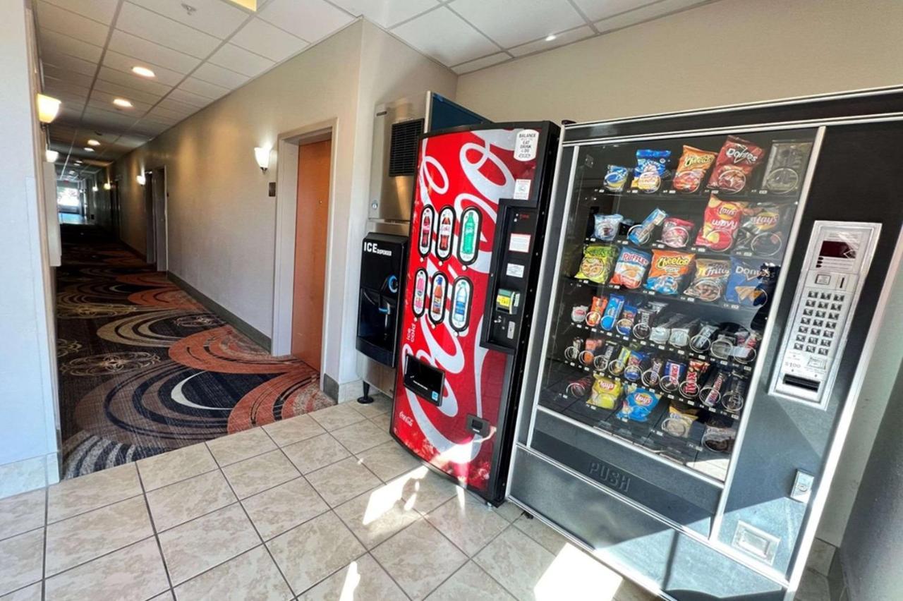 Econo Lodge *